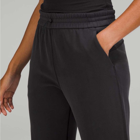 Lululemon Softstreme High-Rise Wide Leg Pants - Regular in Black | Size 10 - Picture 4 of 15